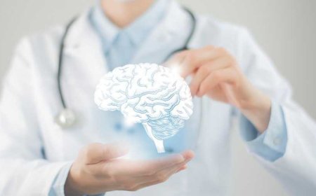 دراسة: الجلوس لفترات طويلة يسرّع تدهور الدماغ ويرتبط بخطر الزهايمر