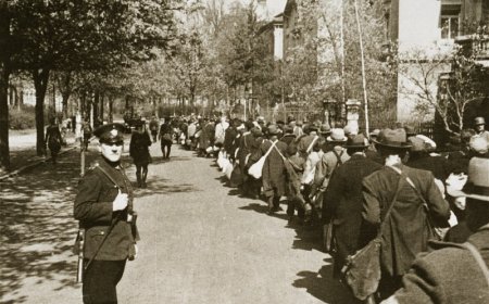 ماذا تعرف عن الهولوكوست