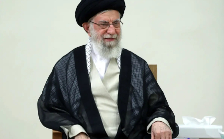 إيران تتوعد بالرد على أي هجوم جديد.. وولايتي يطالب أمريكا بدفع تعويضات