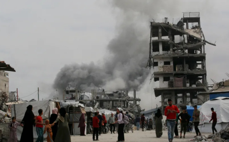 136 شهيدًا في غزة خلال ساعات.. مجازر متواصلة واستشهاد أطفال بسبب الجوع