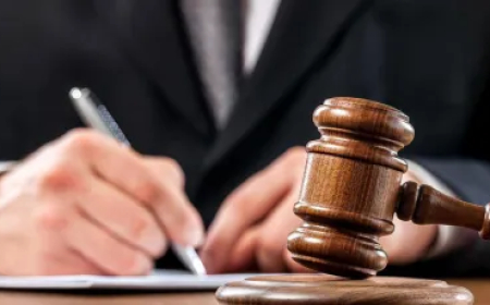 "قاضٍ فيسبوكي" يقع بقبضة العدالة.. انتحل صفة قاضٍ ونصب على المواطنين بوثائق مزورة!