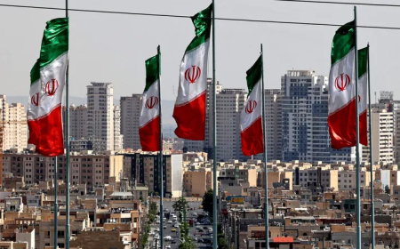 750 طناً من الصواريخ والطائرات المسيّرة.. هل تشعل شحنة السلاح الإيرانية حرب الظلال؟