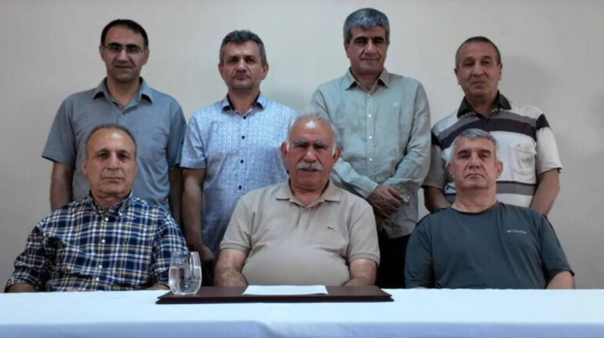 أوجلان يتعهد بنزع سلاح حزب العمال الكردستاني: "نهاية للكفاح المسلح"