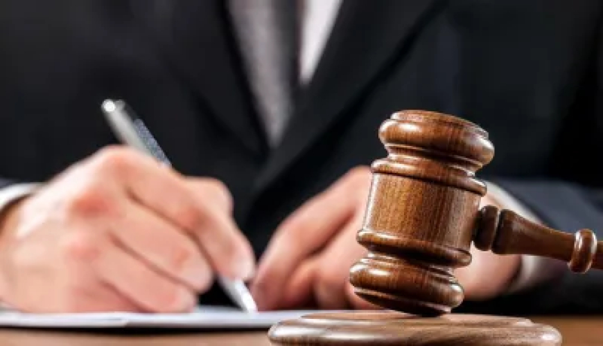 "قاضٍ فيسبوكي" يقع بقبضة العدالة.. انتحل صفة قاضٍ ونصب على المواطنين بوثائق مزورة!