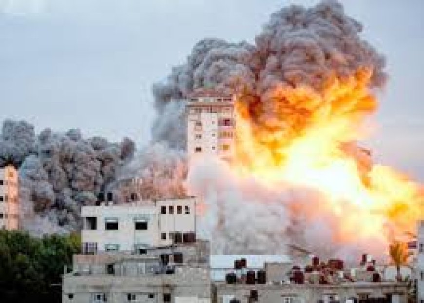 قصفٌ إسرائيلي يحوّل ملجأ النازحين إلى مقبرة جماعية في غزة