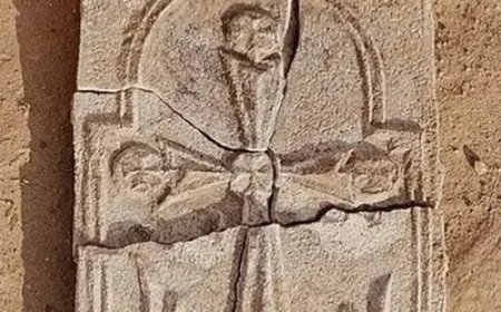 اكتشاف صليب جبسي عمره 1400 عام في الإمارات