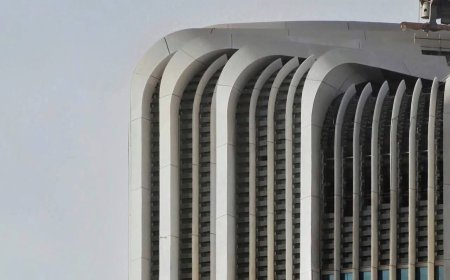 اكتمال تنفيذ "التاج المتموّج" أعلى مبنى البنك المركزي الجديد في بغداد