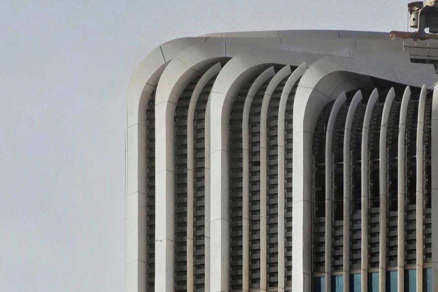 اكتمال تنفيذ "التاج المتموّج" أعلى مبنى البنك المركزي الجديد في بغداد