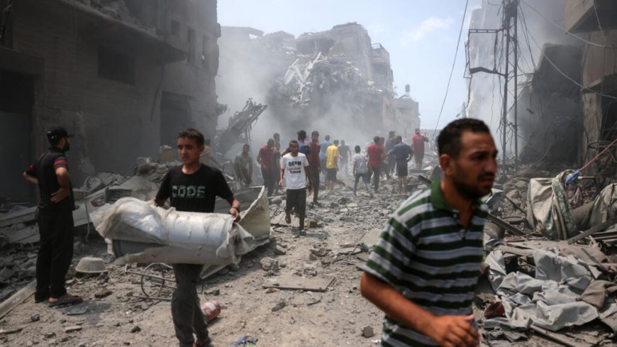 غارات إسرائيلية تحصد أرواح 21 فلسطينياً في غزة وتستهدف نازحين ومنازل مدنيين