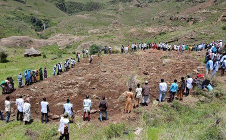 كارثة إنسانية في دارفور.. انتشال 370 جثة بعد انزلاق أرضي في جبل مرة