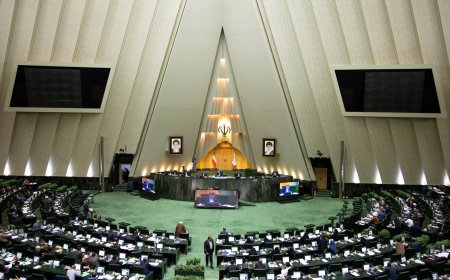 البرلمان الإيراني يناقش طلب 71 نائبًا لتغيير الاستراتيجية النووية