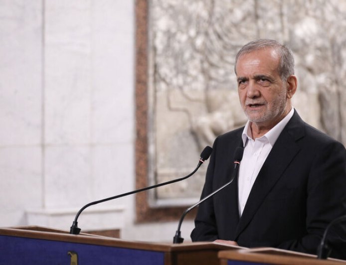 بزشكيان من لورستان: لن نخضع لأمريكا… وإيران لا تساوم على كرامتها