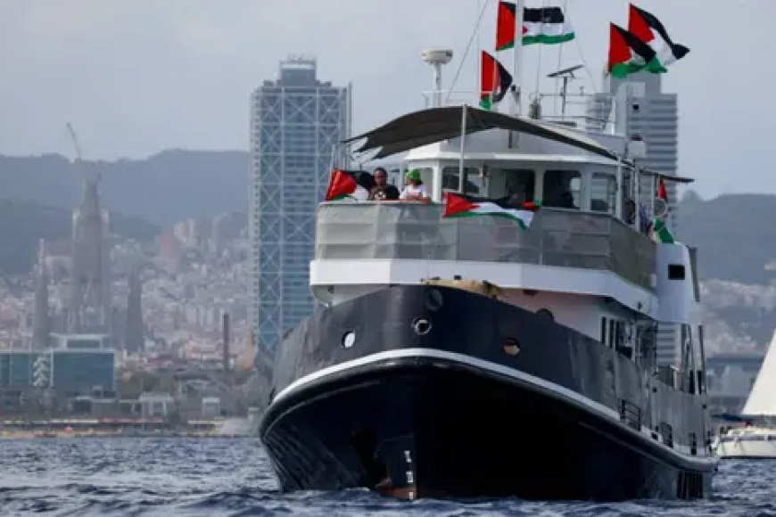 تونس تنفي استهداف قارب من "أسطول الصمود" بمسيرة وتكشف سبب الحريق