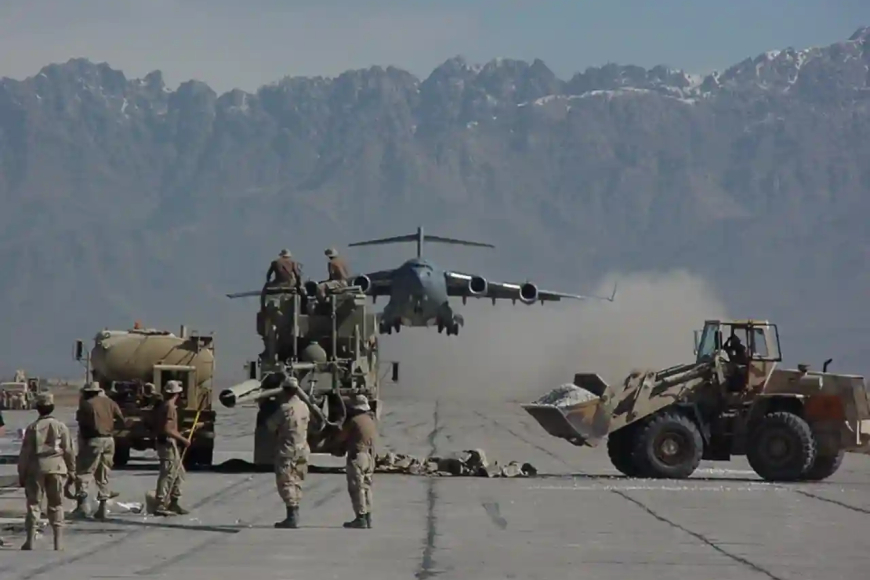 موسكو تقلّل من تهديدات ترامب بشأن قاعدة باغرام.. وأفغانستان: التنازل عن الأرض "مستحيل"