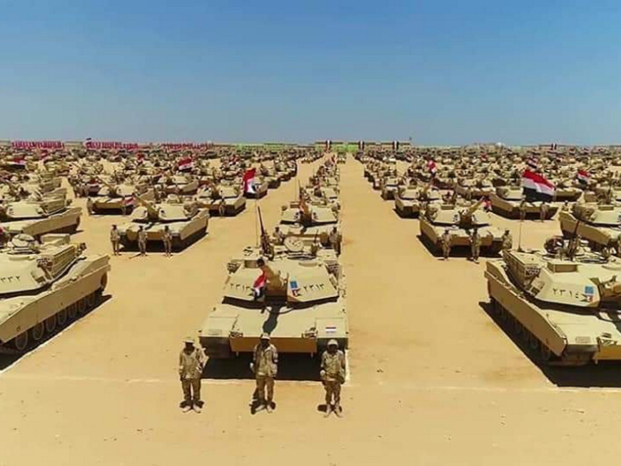 مصر ترد على ضغوط إسرائيلية غريبة.. الجيش يبني "منشآت هجومية" في سيناء أم يستعد لحرب غزة؟