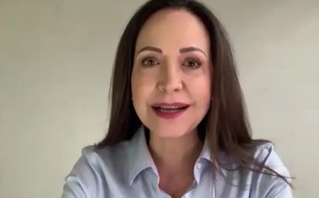 الفنزويلية ماريا كورينا  تهدي جائزة نوبل للسلام إلى ترامب