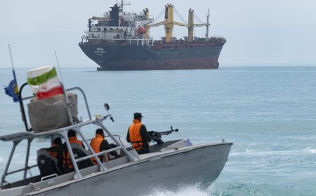 إيران تحذّر من غلق مضيق هرمز إذا مُنعت من تصدير نفطها