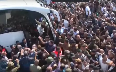 عشرات الأسرى الفلسطينيين يصلون رام الله بعد الإفراج عنهم ضمن صفقة التبادل مع حماس