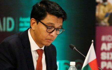 رئيس مدغشقر يهرب بطائرة فرنسية بعد ثورة الجيل زد