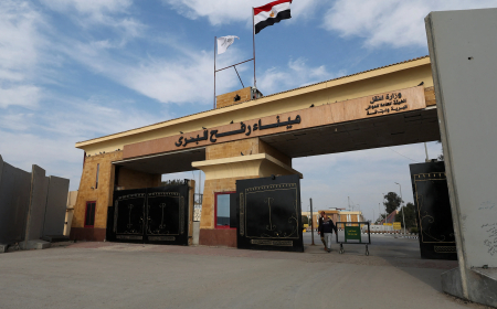 إسرائيل توقف دخول المساعدات إلى غزة وتلوّح باستئناف الحرب بعد انهيار الهدنة