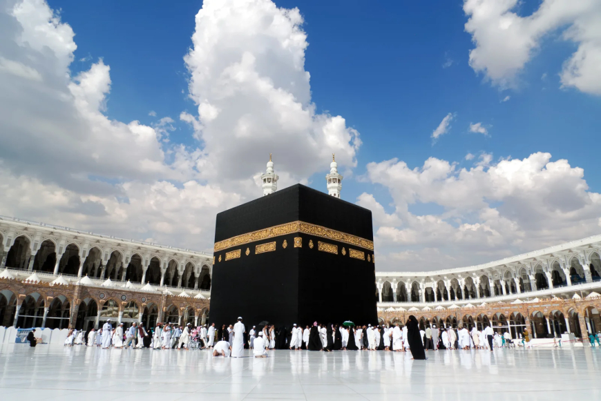 السعودية تسمح لحاملي جميع أنواع التأشيرات بأداء مناسك العمرة