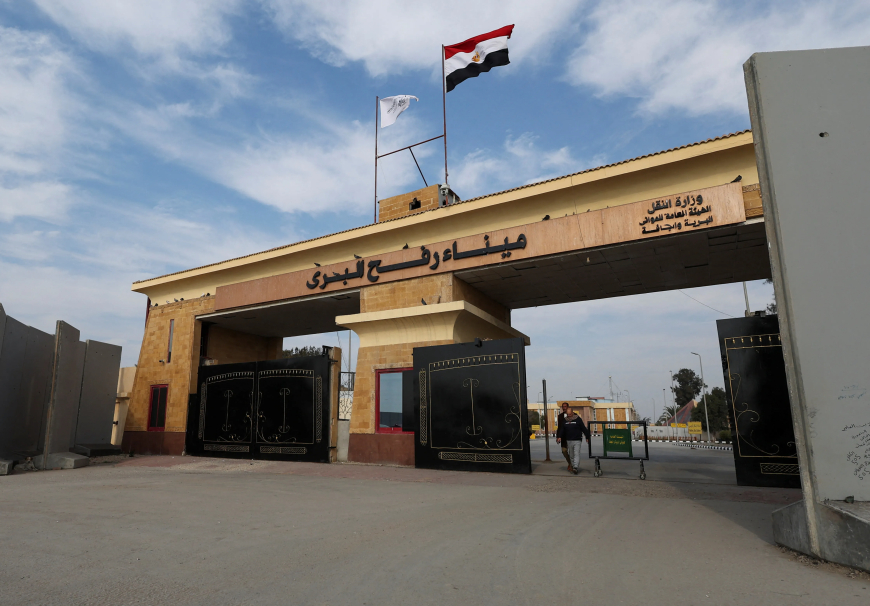 إسرائيل توقف دخول المساعدات إلى غزة وتلوّح باستئناف الحرب بعد انهيار الهدنة