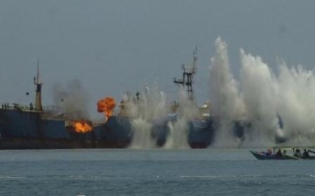 انفجار بسفينة وإطلاق نار خلال احتفال ميلادي يهزان الولايات المتحدة