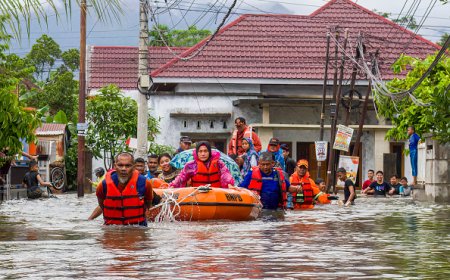 الفيضانات والانهيارات الأرضية في إندونيسيا تخلف 174 قتيلاً وفقدان 74 آخرين