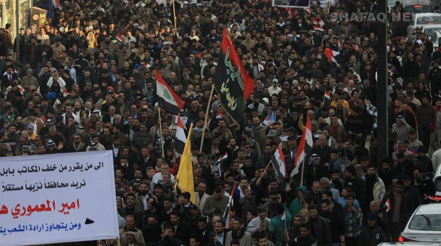 حراك شعبي يهزّ بابل… آلاف المتظاهرين يطالبون بمحافظ خارج المحاصصة