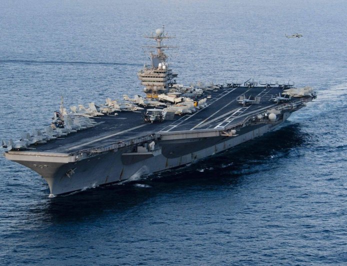 إصابة بحار أمريكي على متن حاملة الطائرات "أبراهام لينكولن"