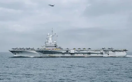 فرنسا تعلن نشر 12 سفينة حربية لتأمين الملاحة البحرية