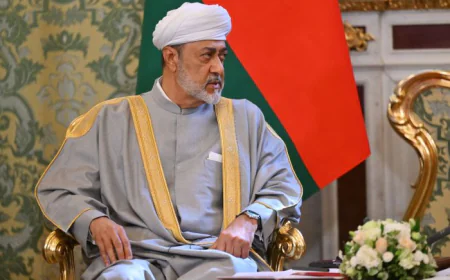 بزشكيان يبحث مع سلطان عُمان خفض التصعيد بعد هجمات المسيّرات