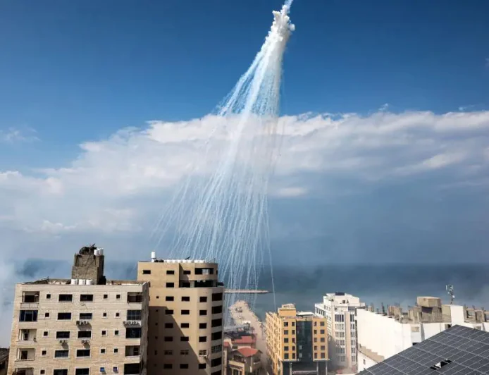 اتهامات دولية لإسرائيل.. تقرير يتحدث عن استخدام الفوسفور الأبيض في جنوب لبنان