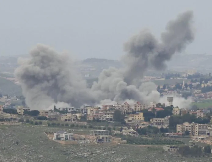 غارات إسرائيلية تقتل 11 شخصاً في جنوب لبنان