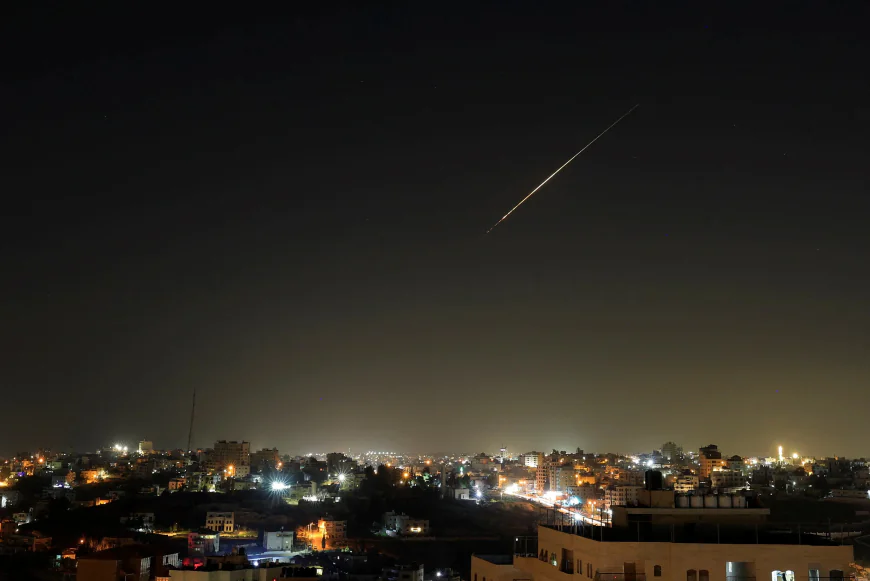 هجوم منسق على إسرائيل وغارات عنيفة على ضاحية بيروت