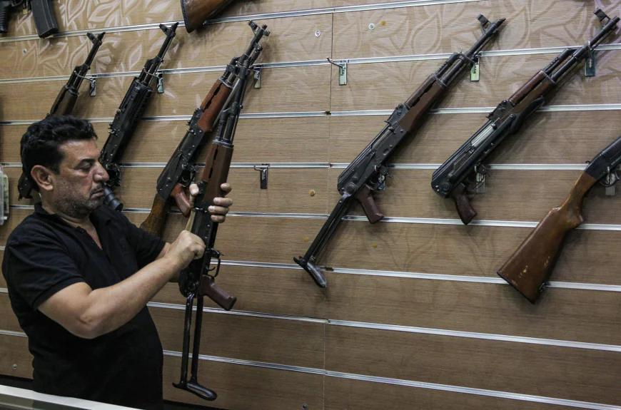 وسط التوترات الأمنية.. سوق السلاح في العراق يشهد ارتفاعاً غير مسبوق