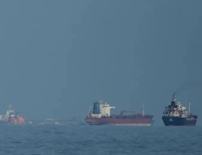 هرمز على صفيح ساخن والعالم يترقب الانفجار