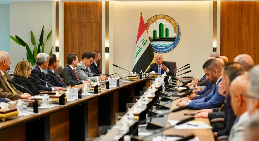 فؤاد حسين يتسلّم مهام إدارة وزارة الإعمار ويؤكد على استمرار المشاريع